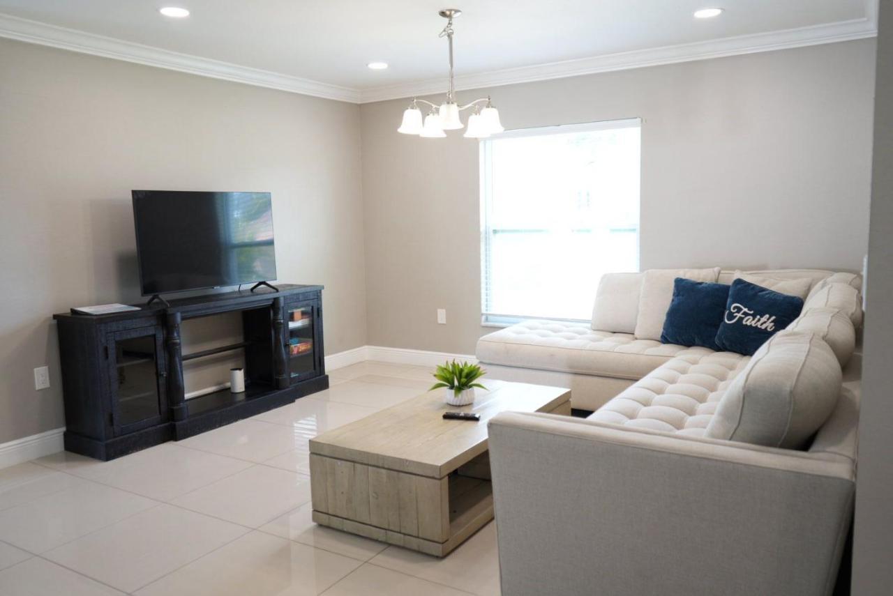 Villa Hosting 1 à Tampa Extérieur photo